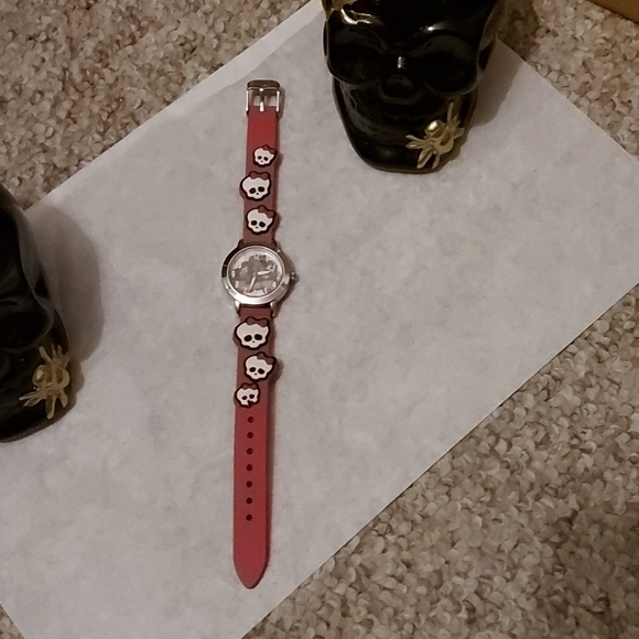 Girls monster high watch - Picture 3 of 3